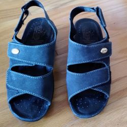 Fly Flot Italian comfort leather Sandals in size 6.5