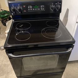 GE 30” Freestanding Electric Glass Top 4 Elements Stove Oven