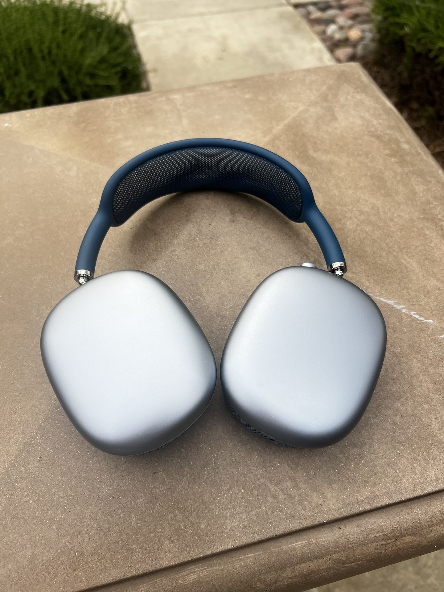 Apple Max Headphones 