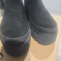 Uggs NEW Short Leather Boots Size 8 