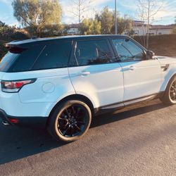 2015 Land Rover Range Rover - Excellent Condition 