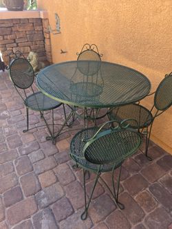 Metal patio table four chairs round, perfect three hundred dollars