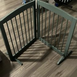Green Foldable Standing Wood Baby/dog Safety Gate for Indoor Use,