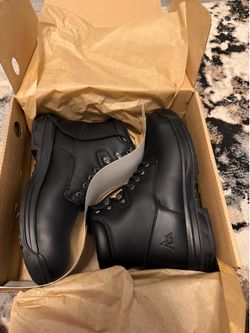 Steel toe shoes