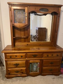 Free Solid Oak wood Dresser and matching chest