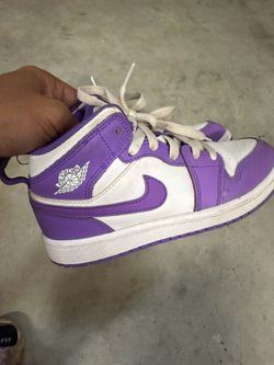 Jordan 1 mid purple venom size 1Y