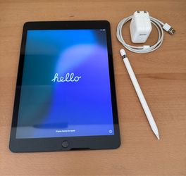 Apple iPad 7th Gen 128GB Wi-Fi Space Gray + Apple Pencil (First Gen) + Extras