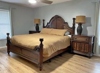 Beautiful Tommy Bahama Style Bedroom Set ( deliver available)