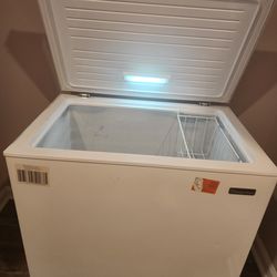Chest freezer $100.00 clean and ready to go