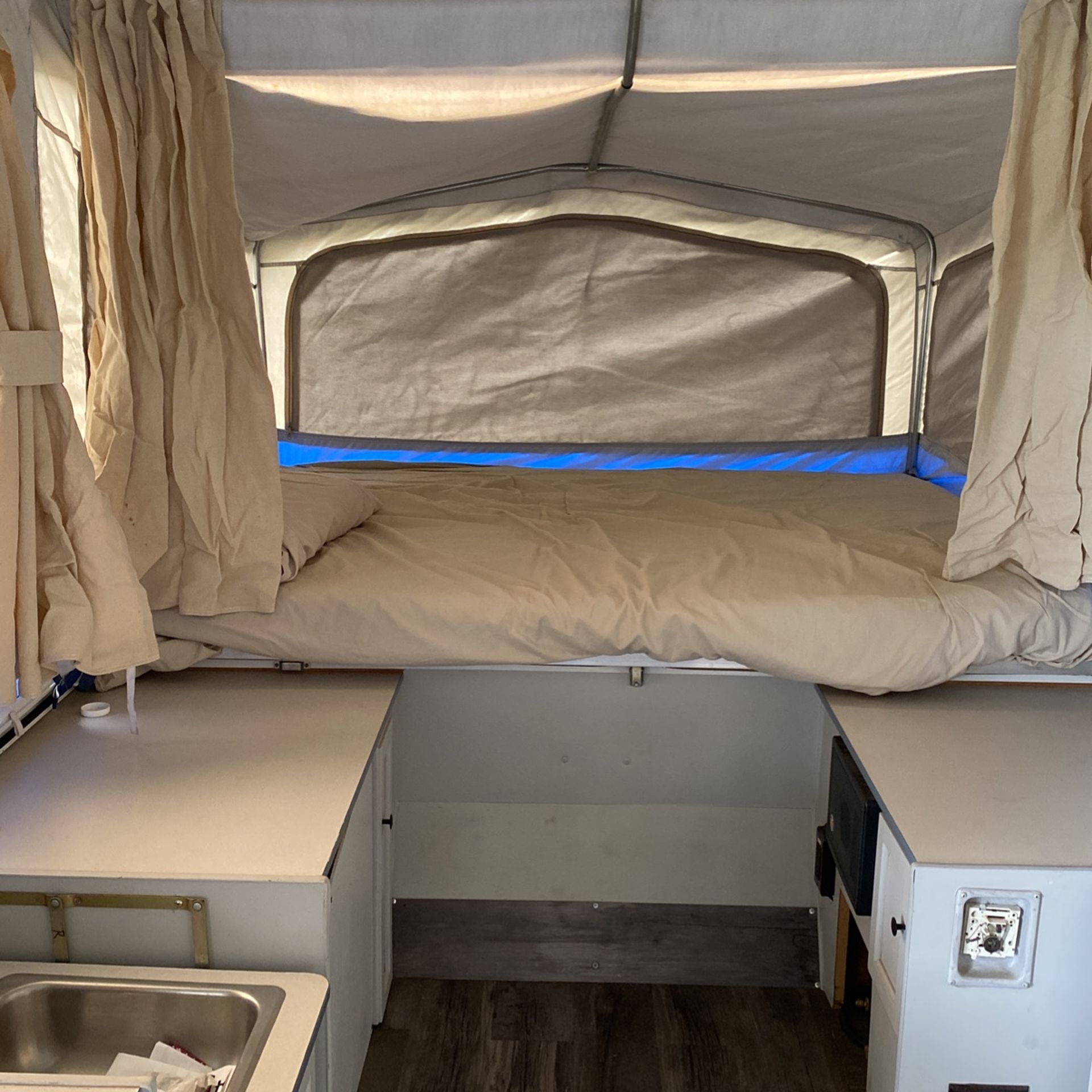 1999 StarCraft Pop Up Trailer for Sale in Arrowhed Farm,
