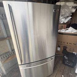 Amana 36” Width Refrigerator Bottom Freezer