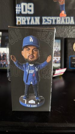 Bobble head ice cube