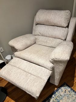 Comfortable plush recliner