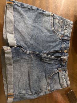H&M Size 6 Light Wash Denim Jean Shorts