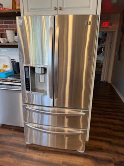 FREE LG Refrigerator – Not Working – For Parts – Pickup Only