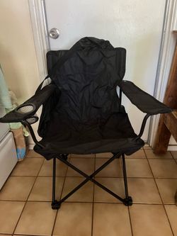New XL folding chair holds 330Lb person w/1cup holders n carrying bag