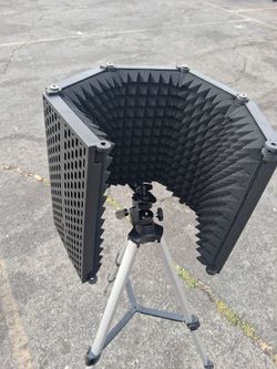 Microphone Stand & 5 panel Sound Isolution Shield