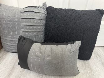 Bed room Decoration pillows,if posted they’re available. Only msg for pick up. See map for area