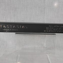 Anastasia Brow Definer Triangular Brow Pencil Med. Brown .007 oz