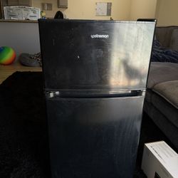 Mini Fridge With Freezer 
