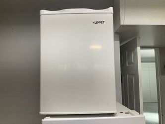 MOVING SALE  UPRIGHT FREEZER IN WHITE  LIKE NEW CONDITION AND WORKING PERFECTLY  21” BY 18” AND HIGH 25” PICK UP IN WESTMINSTER CITY  WESTMINSTER BLVD