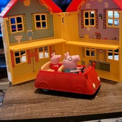 BEAUTIFUL PEPPA PIG  HOUSE AND FAMILY CAR.