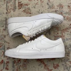 Nike Blazer Low '77 'Triple White' In Excellent condition 11 Women’s