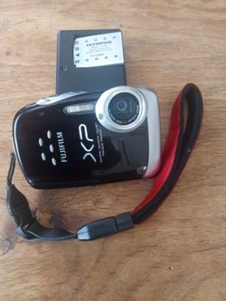 FUJIFILM FINEPIX XP10 DIGITAL CAMERA 2.7" LCD 5X OPTICAL ZOOM 12.0 MEGAPIXELES TESTED WORKING GREAT WATERPROOF