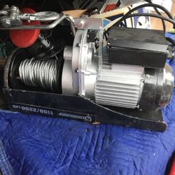 Electric hoist. In good shape it was an install used and https://offerup.com/redirect/?o=cmV0dXJuZWQuV29ya3M= perfect!