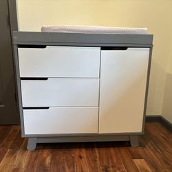 Babyletto Hudson Dresser w/Changing Table
