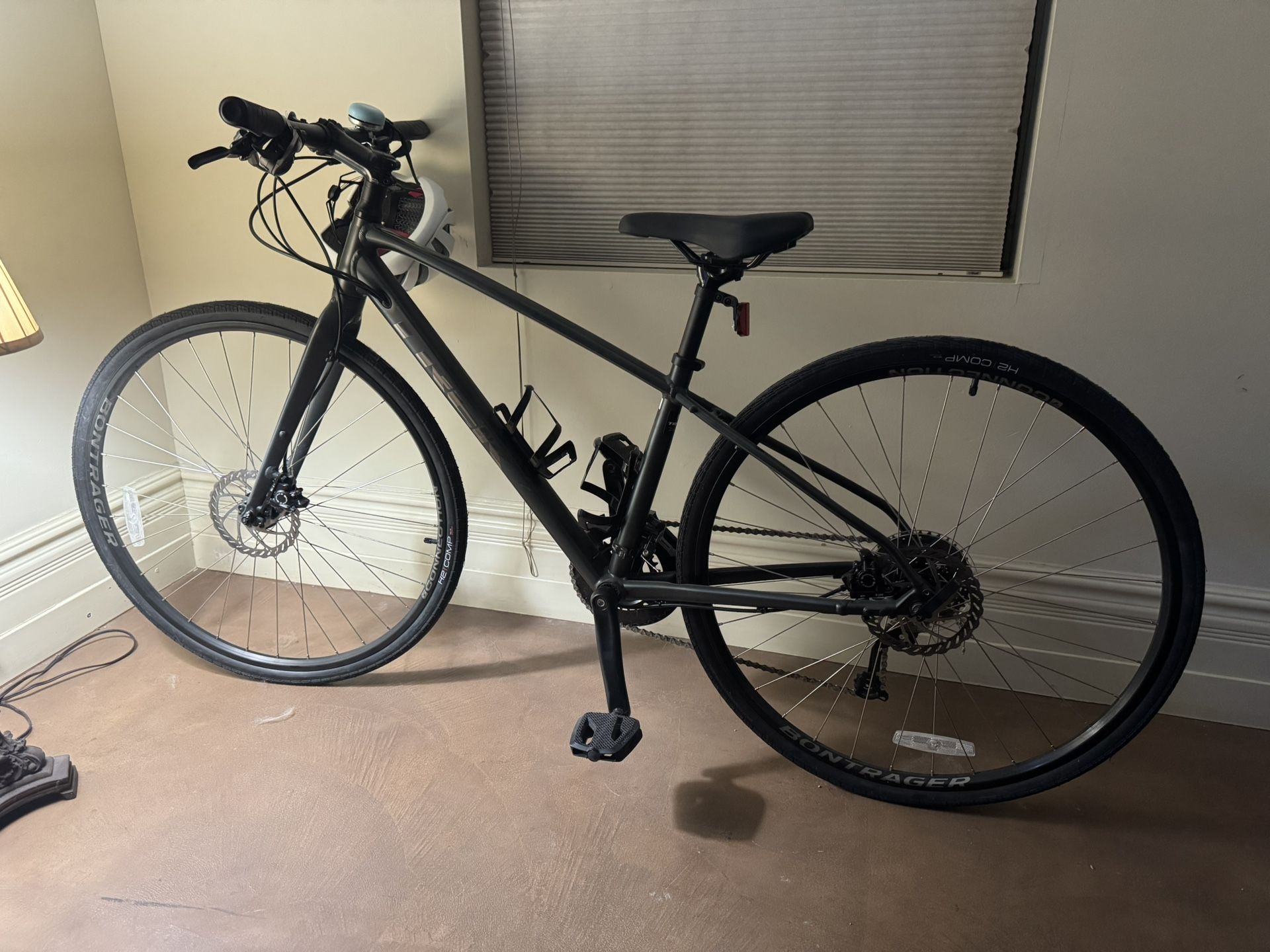 Trek Fx 2 Disc Hybrid Bike With Accessories