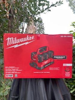 Milwaukee M18 PACKOUT Six Bay Rapid Charger