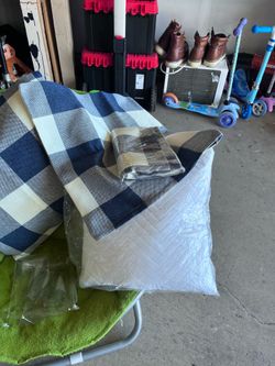4 Pillow covers and two pillows