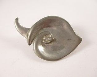 VINTAGE SEAGULL PEWTER CANADA OCEAN NAUTICAL CONK SHELL FLOWER BROOCH PIN jewelry accessories