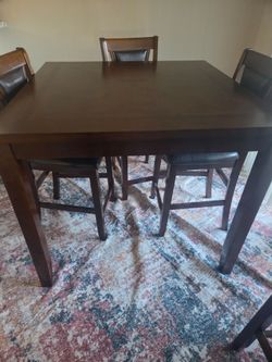 Free dining room table set*Pickup after 7p or Sat*