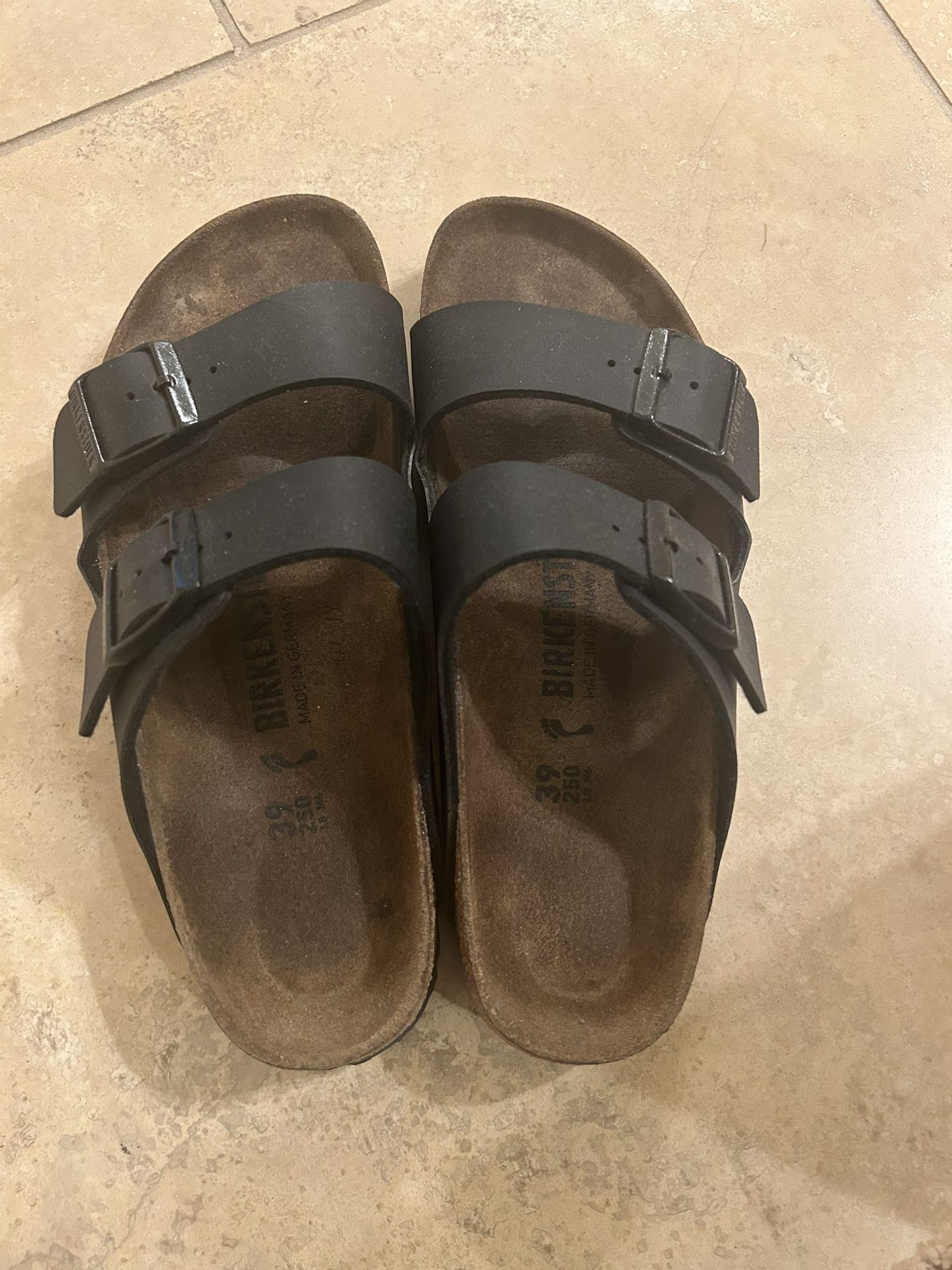 Birkenstocks 39