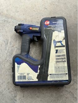 Campbell Hausfeld 18-gauge 2-in-1 pneumatic brad nailer and stapler kit. model CHG00100AV