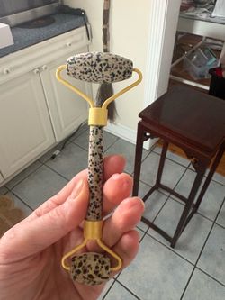 Jasper face & neck roller