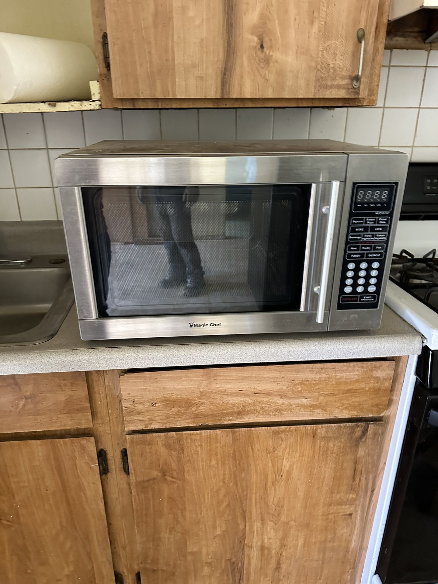 FREE Magic Chef Microwave *IF THE POST IS UP, THAT MEANS ITS’S AVAILABLE*
