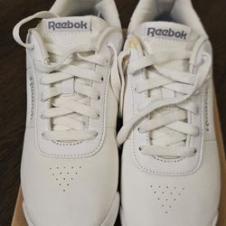 Like New Womans Reebok Size 7