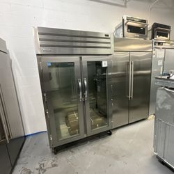 🔥 Fire Price Today! True 2-Section Commercial Reach-In Refrigerator 🔥 Listed for only $6,999 today! (Was $9,887.38). This is a True STR2R-2G-HC 52 3