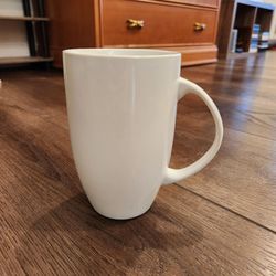 6" tall Threshold Coupe White Porcelain Coffee Mug, dishwasher, microwave safe, great condition