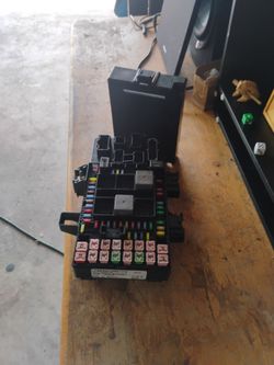 Computer fuse box for 2003 to 2006 computer box for expedition