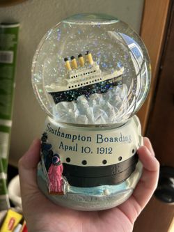 Titanic Snowglobe