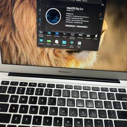MacBook Air 13 Inch I7