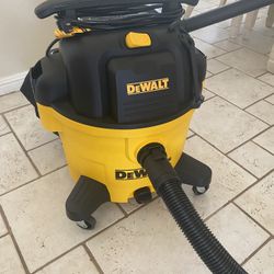 9 Gal. Portable Wet/Dry Vacuum with Hose Accessories and Accessory Bag