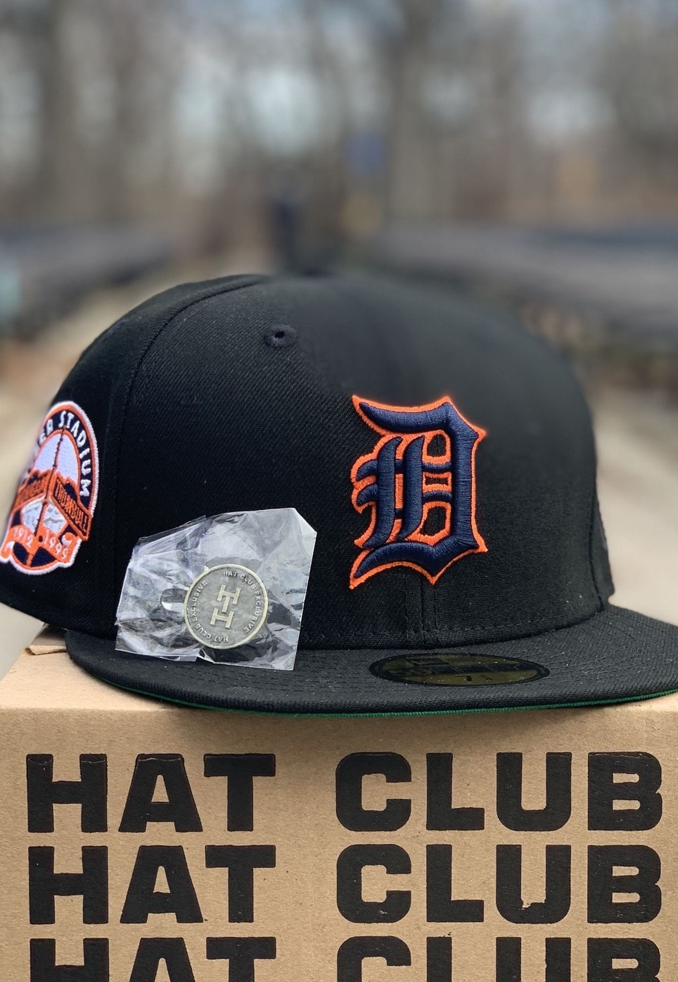 HAT CLUB EXCLUSIVE DETROIT TIGERS, BLACK DOME COLLECTION (SIZE: 71/4)