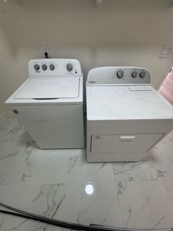 Whirlpool washer and dryer set  3years old