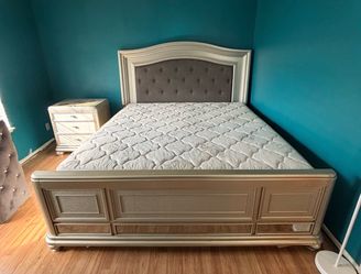 Queen bed set