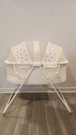 Dream on Me Zip Up Canopy Bassinet